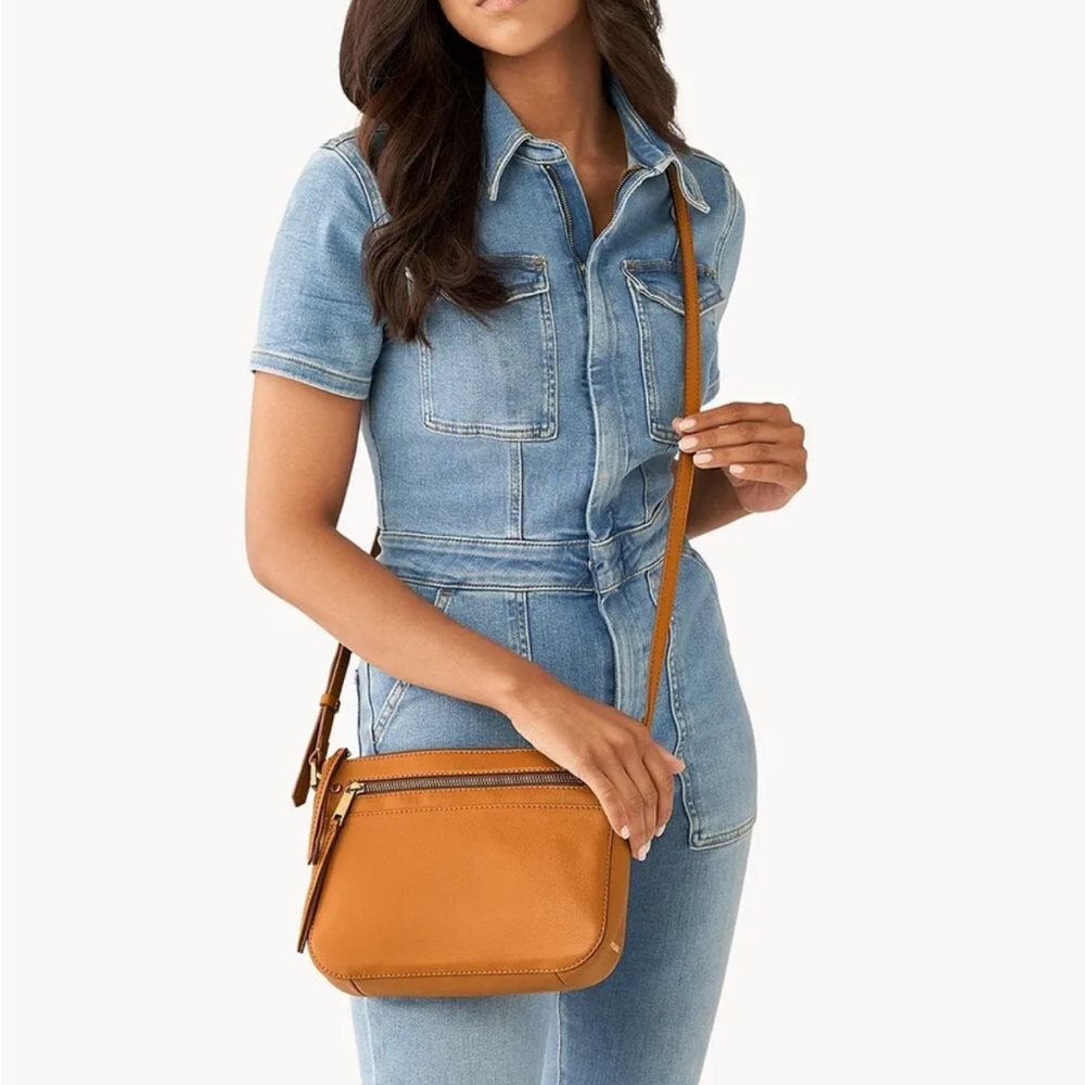 NWT, Fossil, Leather Farrah Crossbody